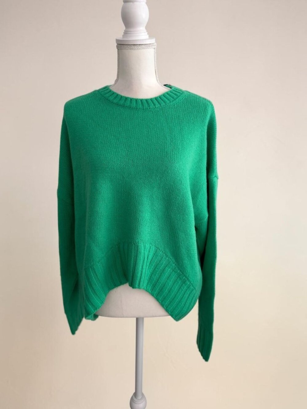 KBB BY KAHLANA Green Crewneck Sweater Size Large NEW NWT